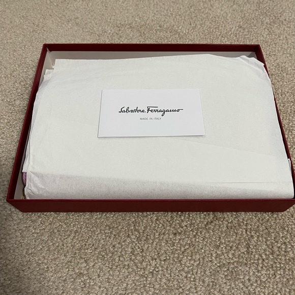 BNIB Salvatore Ferragamo Rhododendron Pebble Calf Bag - Picture 3 of 14